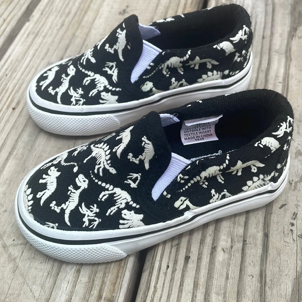 🦕🦖Tommy Bahama Glow in the Dark Dino Print Sneakers Size 5
